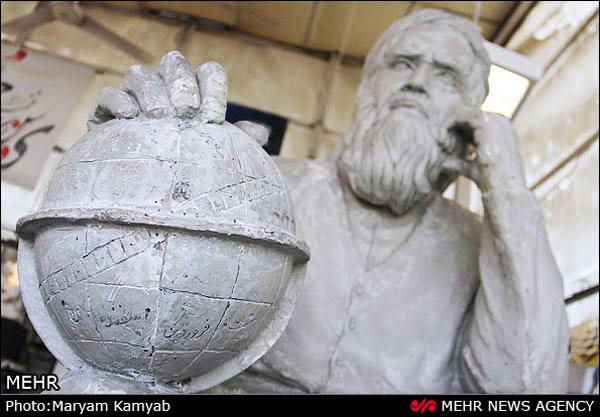 statue-of-Omar-Khayyam-by-Hossein-Fakhimi-3